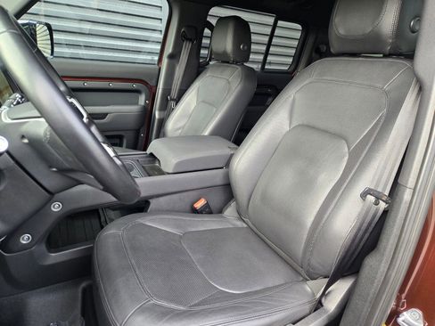 Used 2023 Land Rover Defender 130 SE AWD/4WD image 20