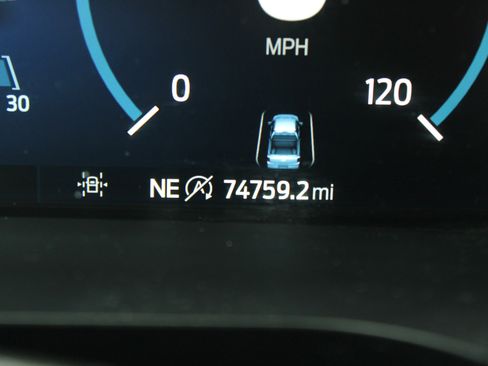 Used 2021 Ford F150 Lariat w/ Tow Technology Package image 23