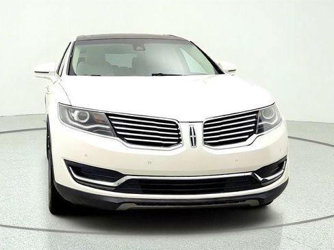 Used 2017 Lincoln MKX Reserve AWD/4WD image 2
