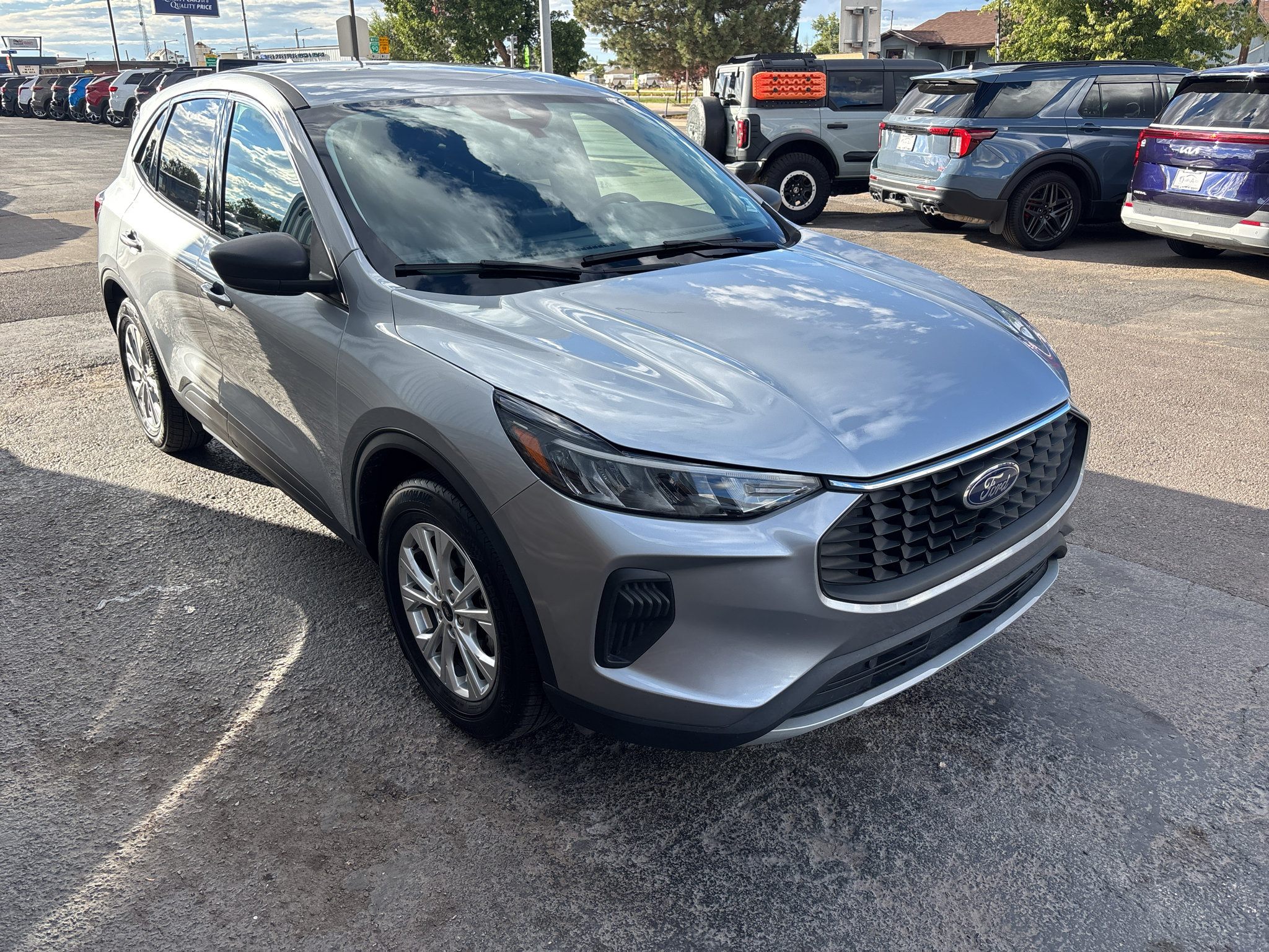 Used 2023 Ford Escape Active w/ Cold Weather Package FWD image 4