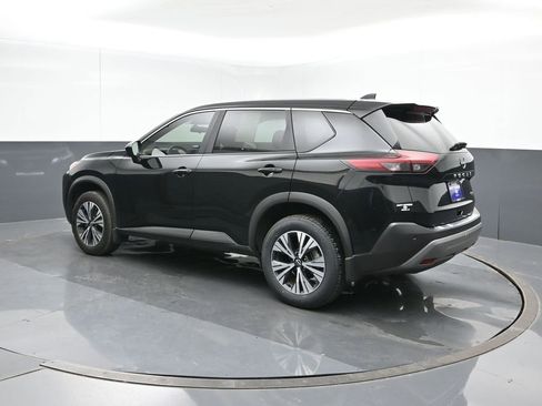 Used 2023 Nissan Rogue SV FWD image 3