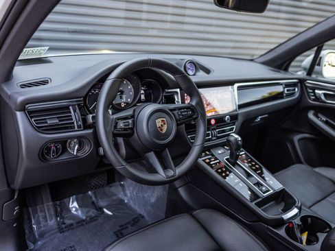 Certified 2026 Porsche Macan S AWD/4WD image 4