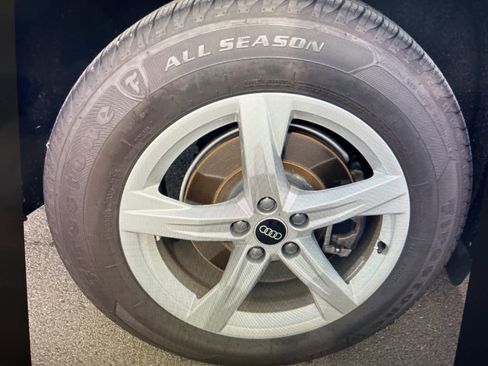 Used 2021 Audi Q5 Premium image 14