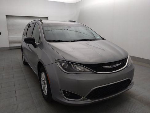 Used 2020 Chrysler Pacifica Touring-L image 14