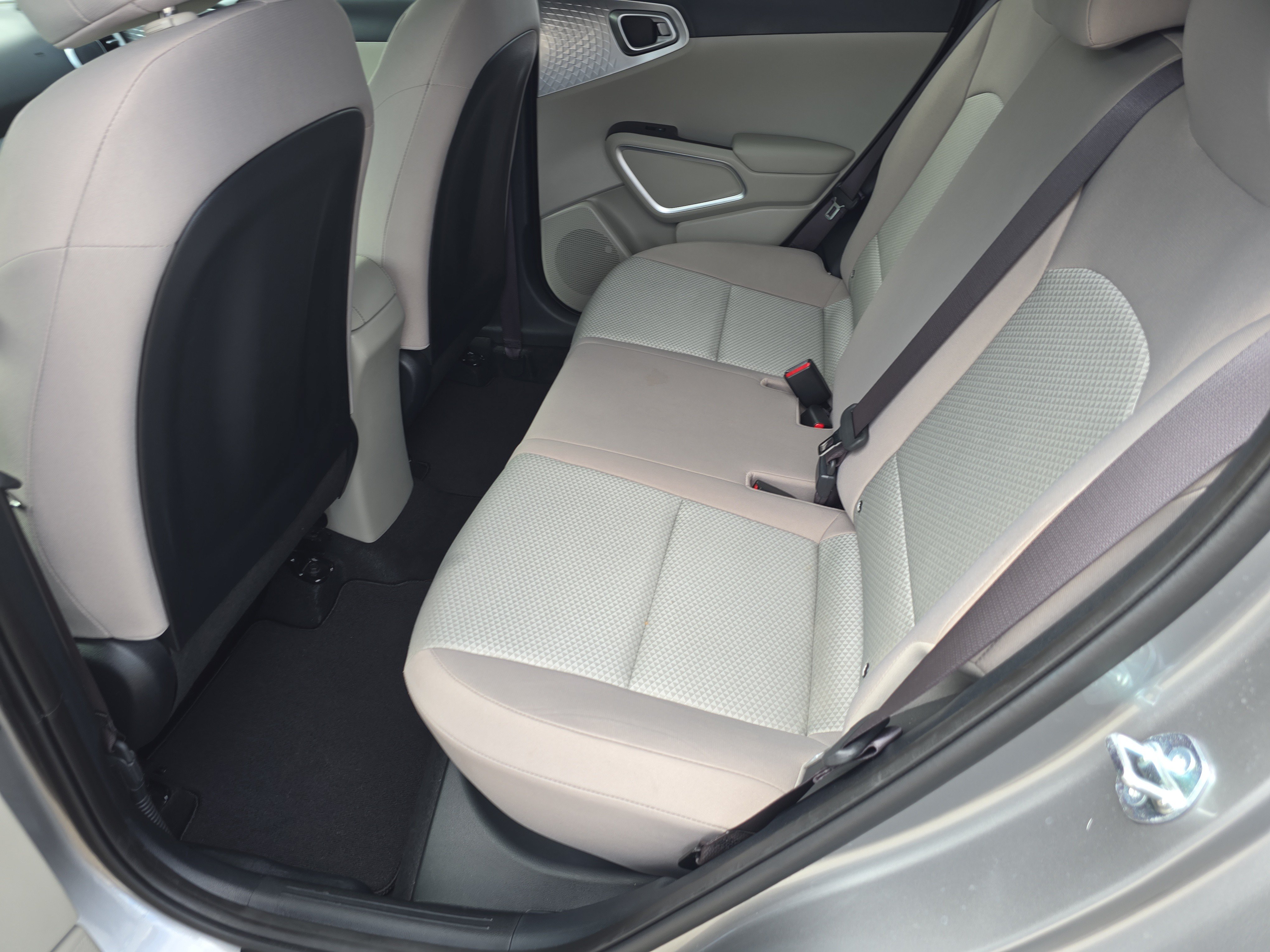 Certified 2025 Kia Soul LX w/ LX Technology Package FWD image 16