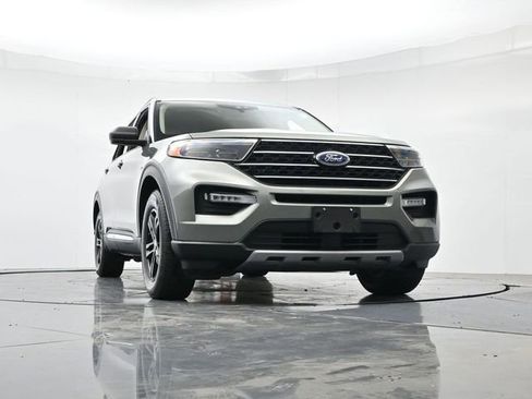Used 2020 Ford Explorer XLT w/ Equipment Group 202A RWD image 35