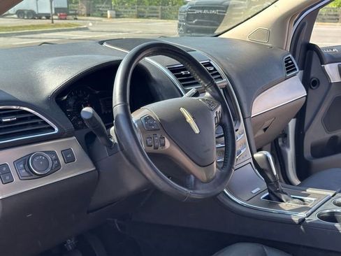 Used 2013 Lincoln MKX FWD image 26