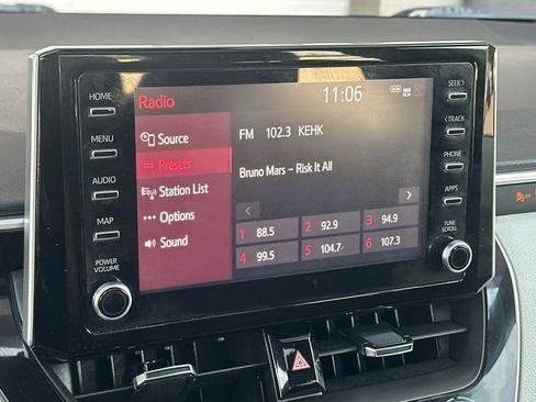Used 2020 Toyota Corolla SE w/ SE Premium Package FWD image 17