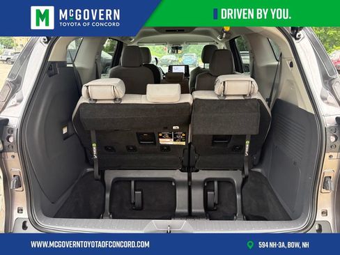 Used 2023 Toyota Sienna LE AWD/4WD image 4