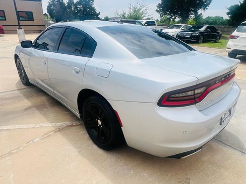 Used 2022 Dodge Charger SXT w/ Leather Interior Group RWD image 3