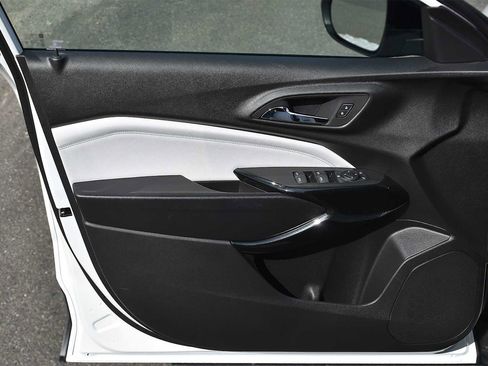 New 2026 Chevrolet Trax LT w/ Sunroof Package image 24