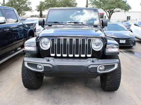Used 2019 Jeep Wrangler Unlimited Sahara w/ Safety Group AWD/4WD image 3