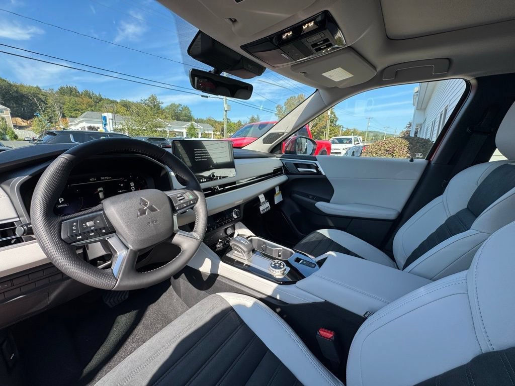 Used 2025 Mitsubishi Outlander SE AWD/4WD image 12