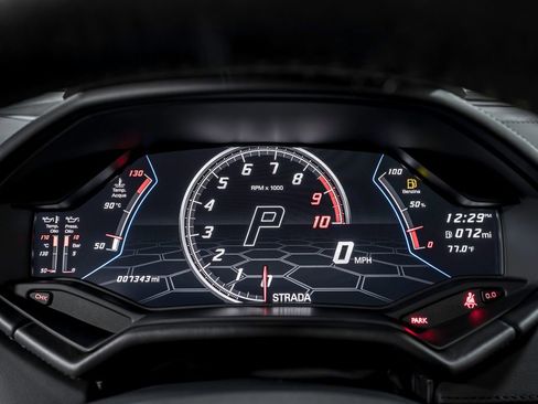 Used 2022 Lamborghini Huracan EVO RWD image 15