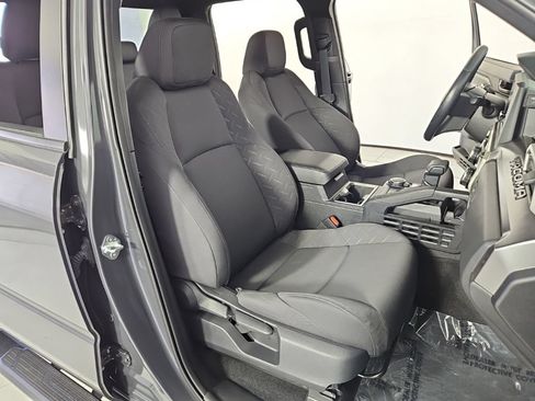 Used 2025 Toyota Tacoma SR5 AWD/4WD image 18