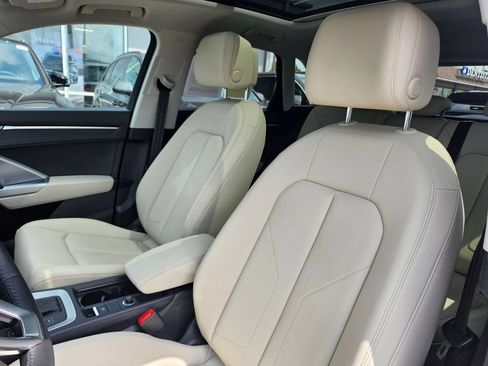 Used 2019 Audi Q3 2.0T Premium Plus AWD/4WD image 8