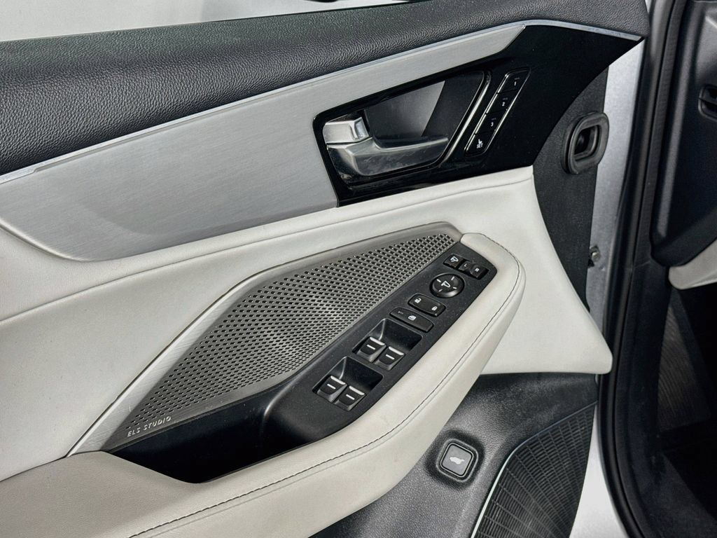Used 2023 Acura MDX w/ Technology Package FWD image 17