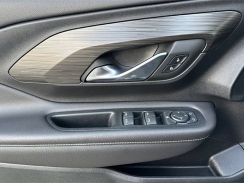 Used 2022 GMC Terrain SLE image 11