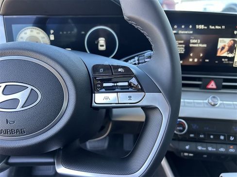 New 2025 Hyundai Elantra Limited image 27