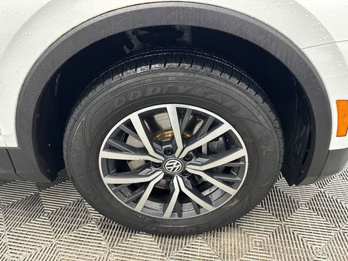 Used 2019 Volkswagen Tiguan SE w/ Panoramic Sunroof Package FWD image 13