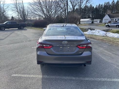 Used 2022 Toyota Camry LE image 4
