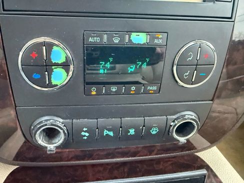 Used 2008 GMC Yukon XL Denali image 29