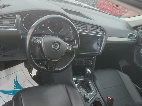 Used 2018 Volkswagen Tiguan SE AWD/4WD image 11