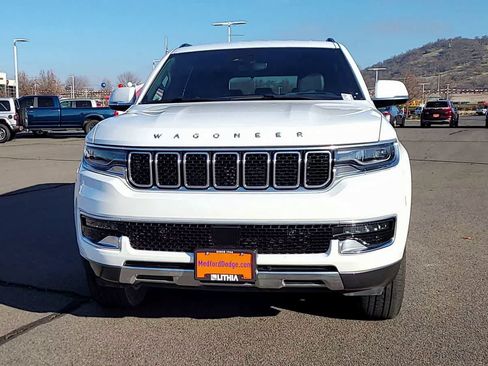 Used 2022 Jeep Wagoneer Series III AWD/4WD image 3