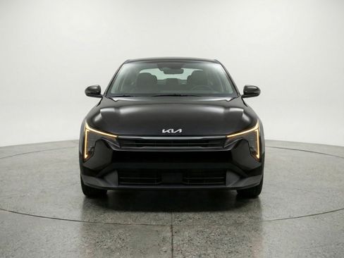 Used 2025 Kia K4 FWD image 2