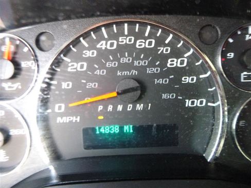 Used 2024 GMC Savana 2500 w/ Driver Convenience Package image 13