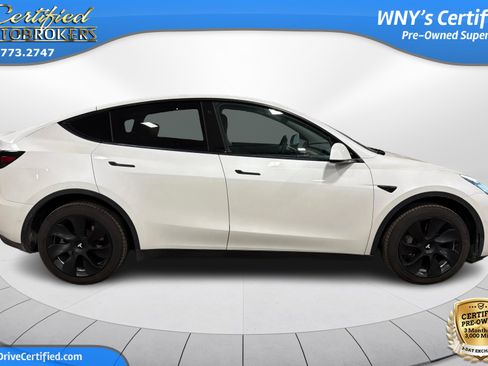 Used 2022 Tesla Model Y Long Range image 4