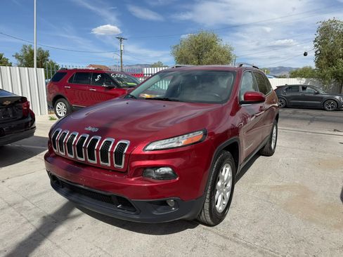 Used 2016 Jeep Cherokee Latitude w/ Cold Weather Group AWD/4WD image 1
