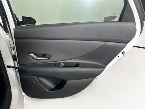 Used 2023 Hyundai Elantra Limited FWD image 30