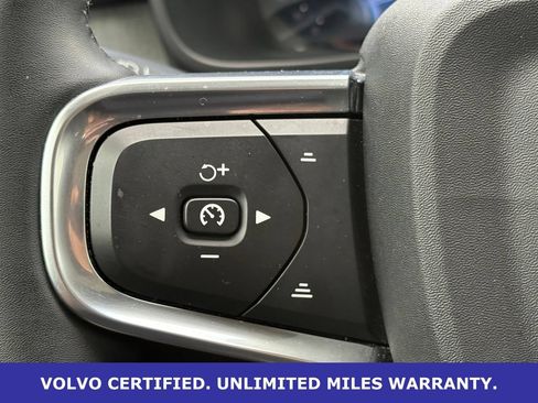 Certified 2025 Volvo XC40 B5 Plus AWD/4WD image 19