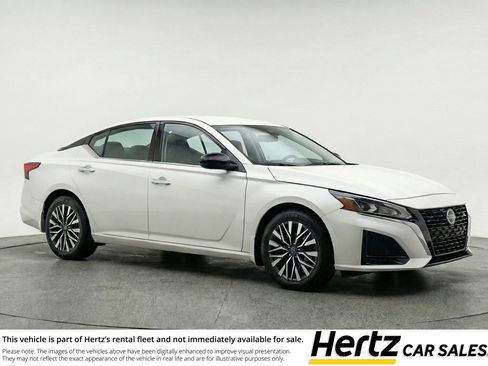 Used 2025 Nissan Altima 2.5 SV image 1