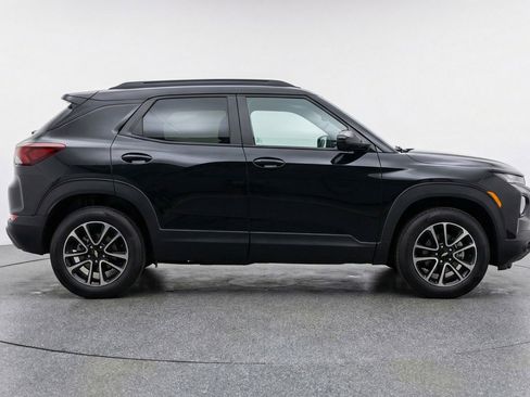 Used 2025 Chevrolet TrailBlazer LT image 11