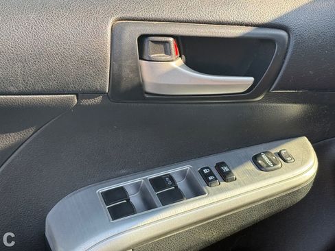 Used 2012 Toyota Camry SE w/ Leather Pkg FWD image 14