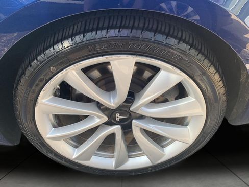 Used 2018 Tesla Model 3 Long Range RWD image 17