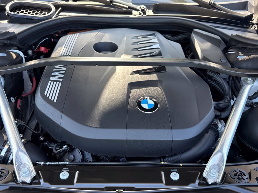 Used 2026 BMW 750e xDrive AWD/4WD image 32