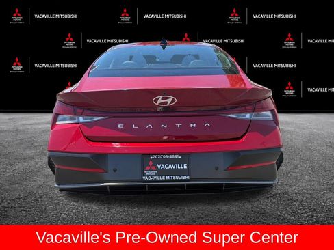 Used 2024 Hyundai Elantra Limited FWD image 5