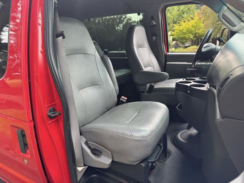 Used 2006 Ford E-350 and Econoline 350 XLT RWD image 11
