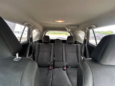 Used 2018 Toyota RAV4 LE FWD image 23