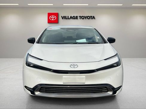 Certified 2025 Toyota Prius XLE FWD image 8