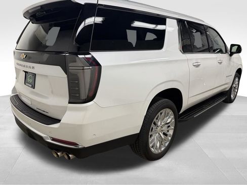 Used 2025 Chevrolet Suburban Premier AWD/4WD image 11