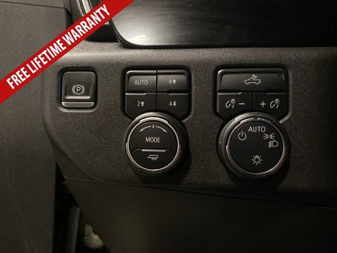 Used 2024 Chevrolet Silverado 1500 LT w/ Z71 Off-Road Package AWD/4WD image 38