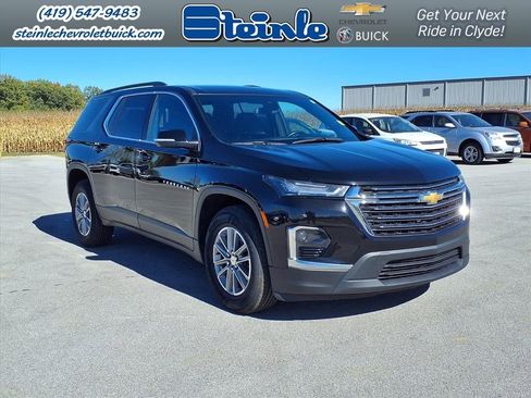 Used 2023 Chevrolet Traverse LT image 1