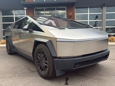 Used 2024 Tesla Cybertruck AWD Crew Cab image 2