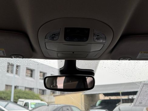 Used 2024 Chrysler Pacifica Touring-L image 26