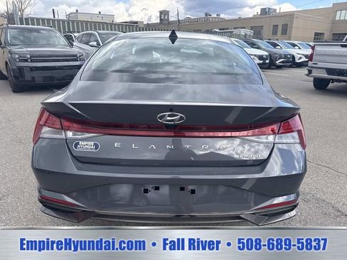 Used 2023 Hyundai Elantra Limited w/ Cargo Package FWD image 4