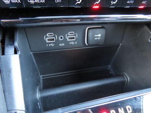 Used 2025 Jeep Grand Cherokee Limited w/ Trailer Tow Package AWD/4WD image 27